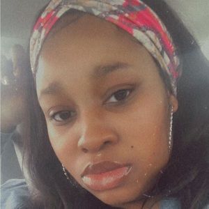 Meet your Posher, Monica